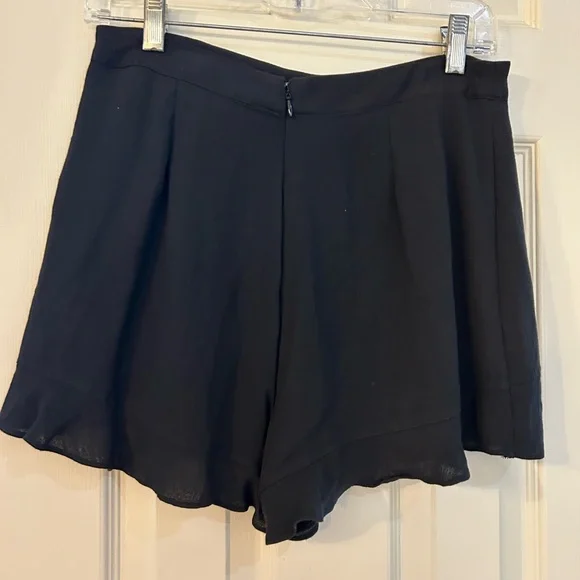 Altar’d State Ruffle Skort - Picture 2 of 3